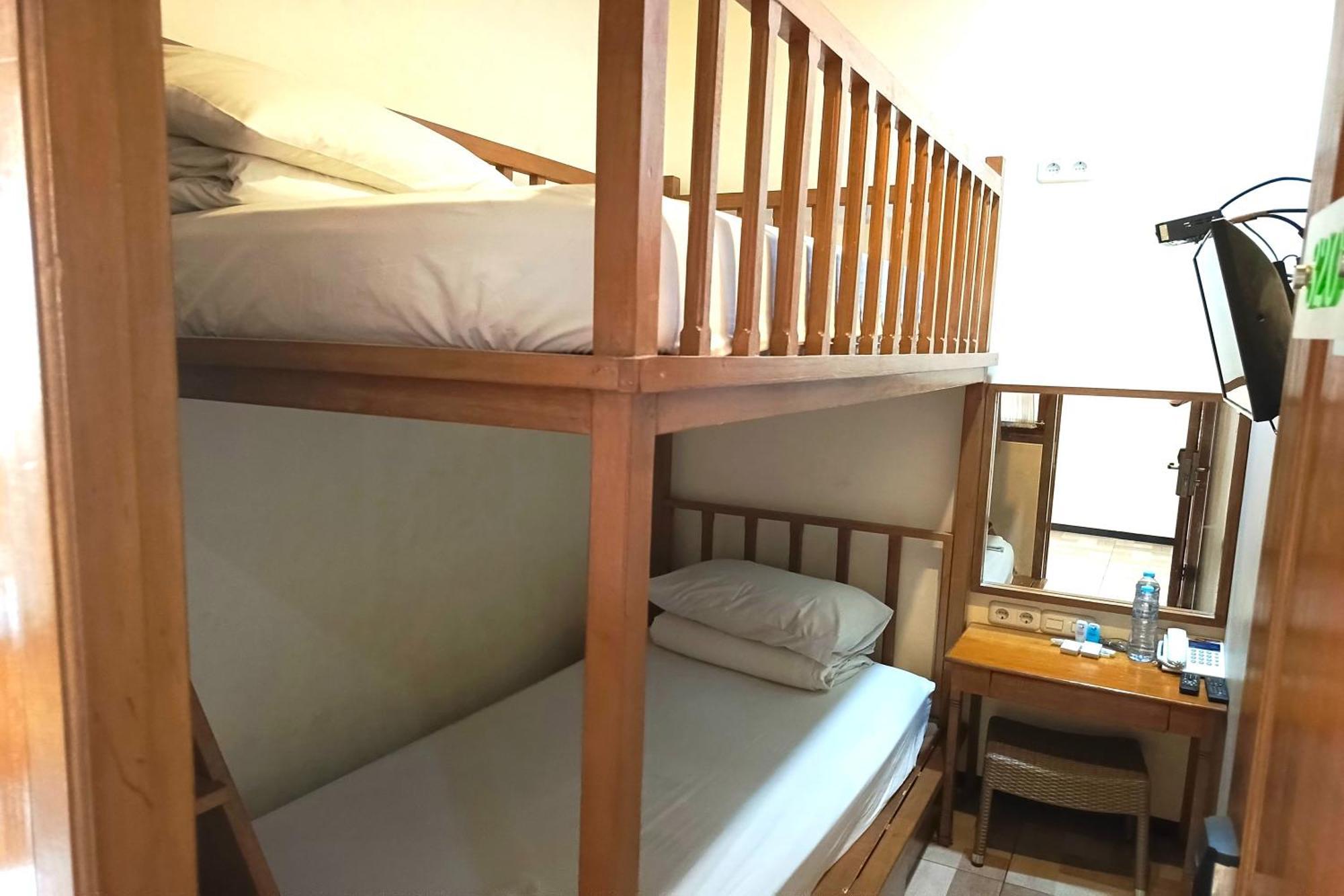 Java Capsule Hotel Malang Bagian luar foto